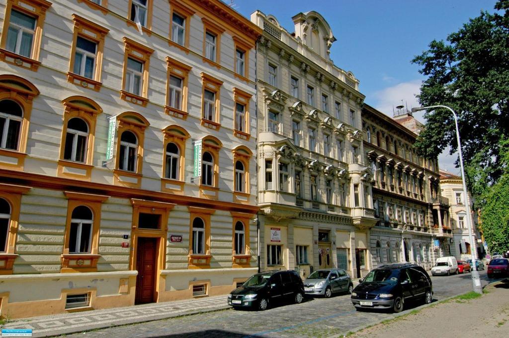 Residence Kostnicke Square Praha Bagian luar foto