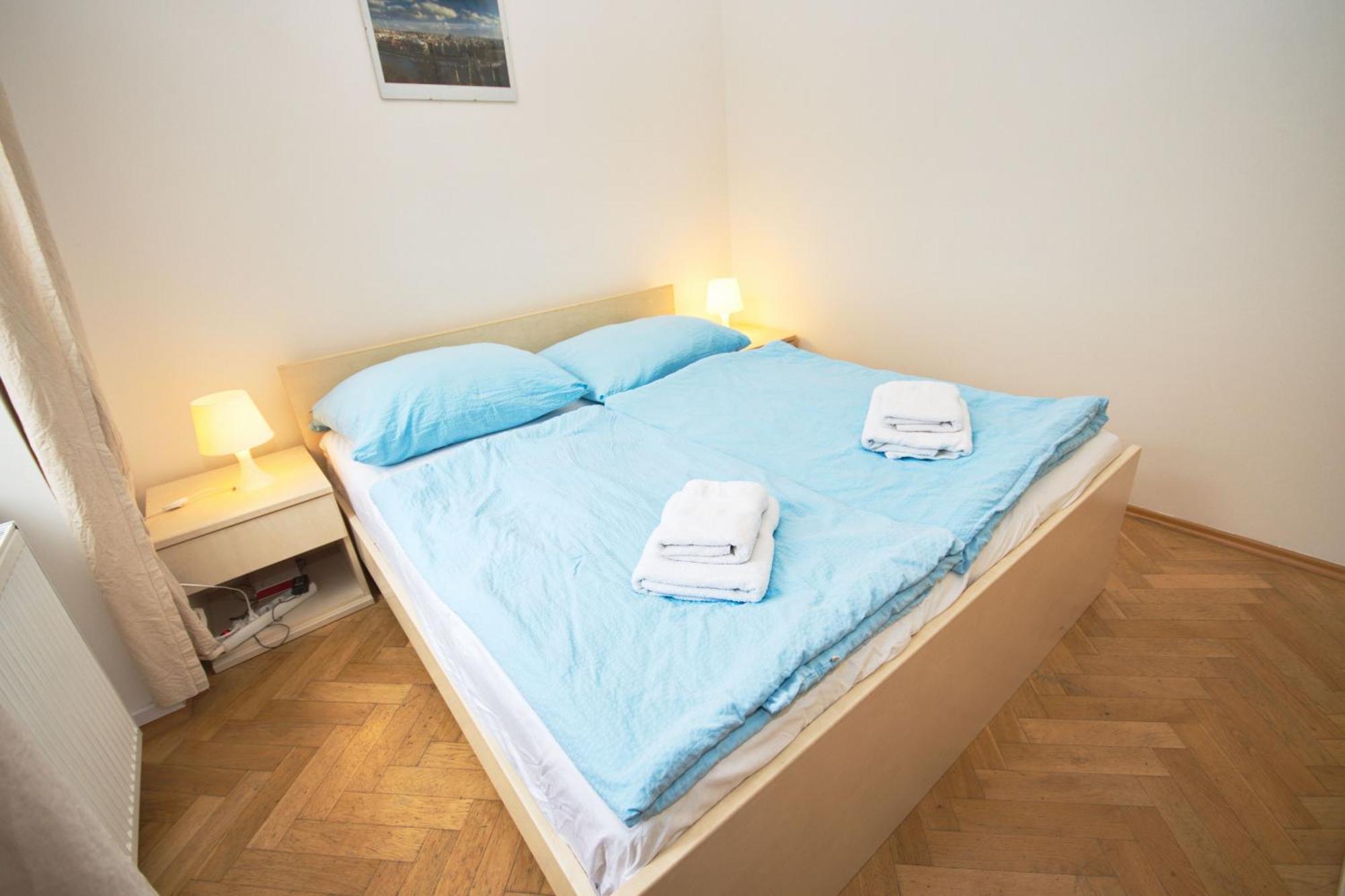 Residence Kostnicke Square Praha Bagian luar foto