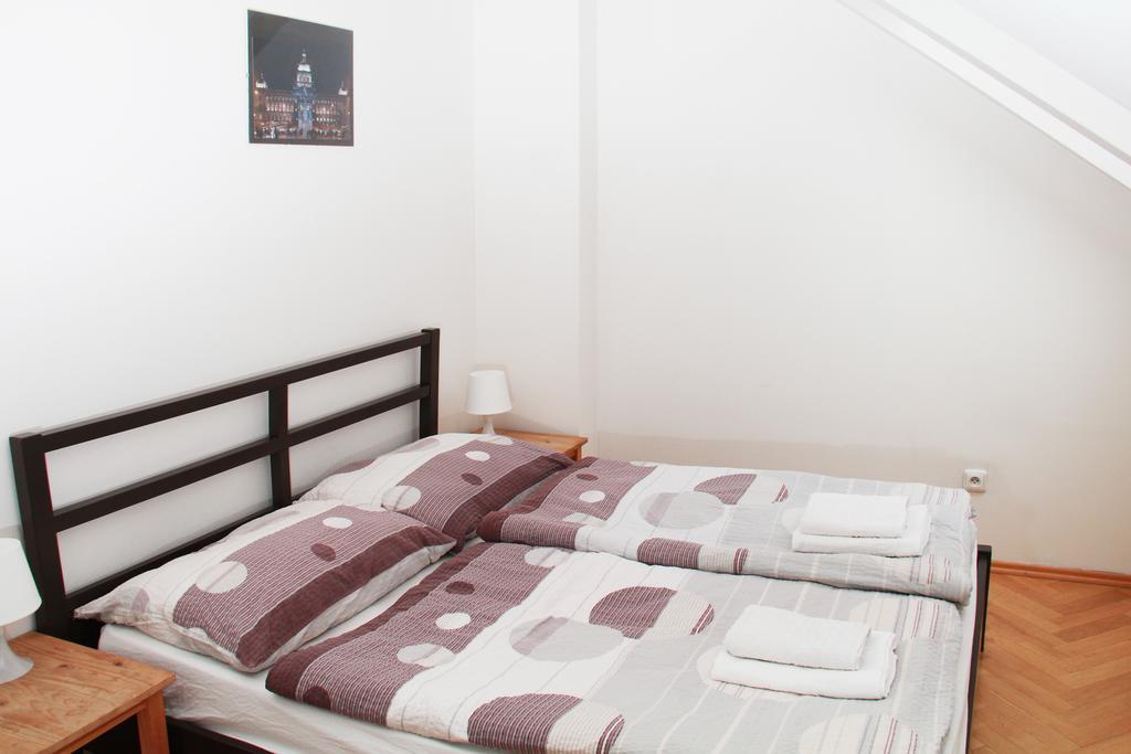 Residence Kostnicke Square Praha Bagian luar foto