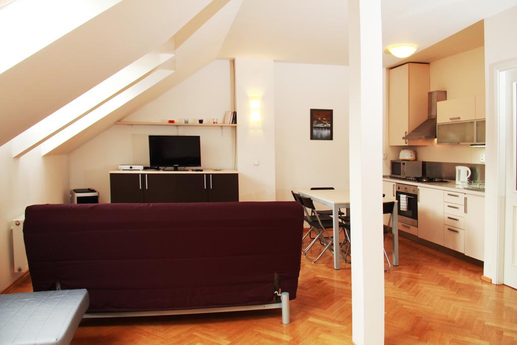 Residence Kostnicke Square Praha Bagian luar foto