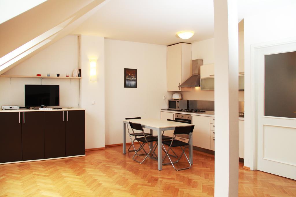 Residence Kostnicke Square Praha Bagian luar foto