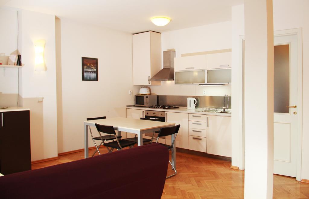 Residence Kostnicke Square Praha Bagian luar foto