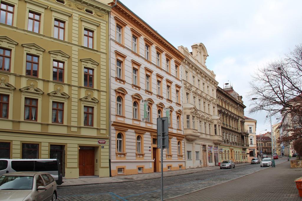 Residence Kostnicke Square Praha Bagian luar foto