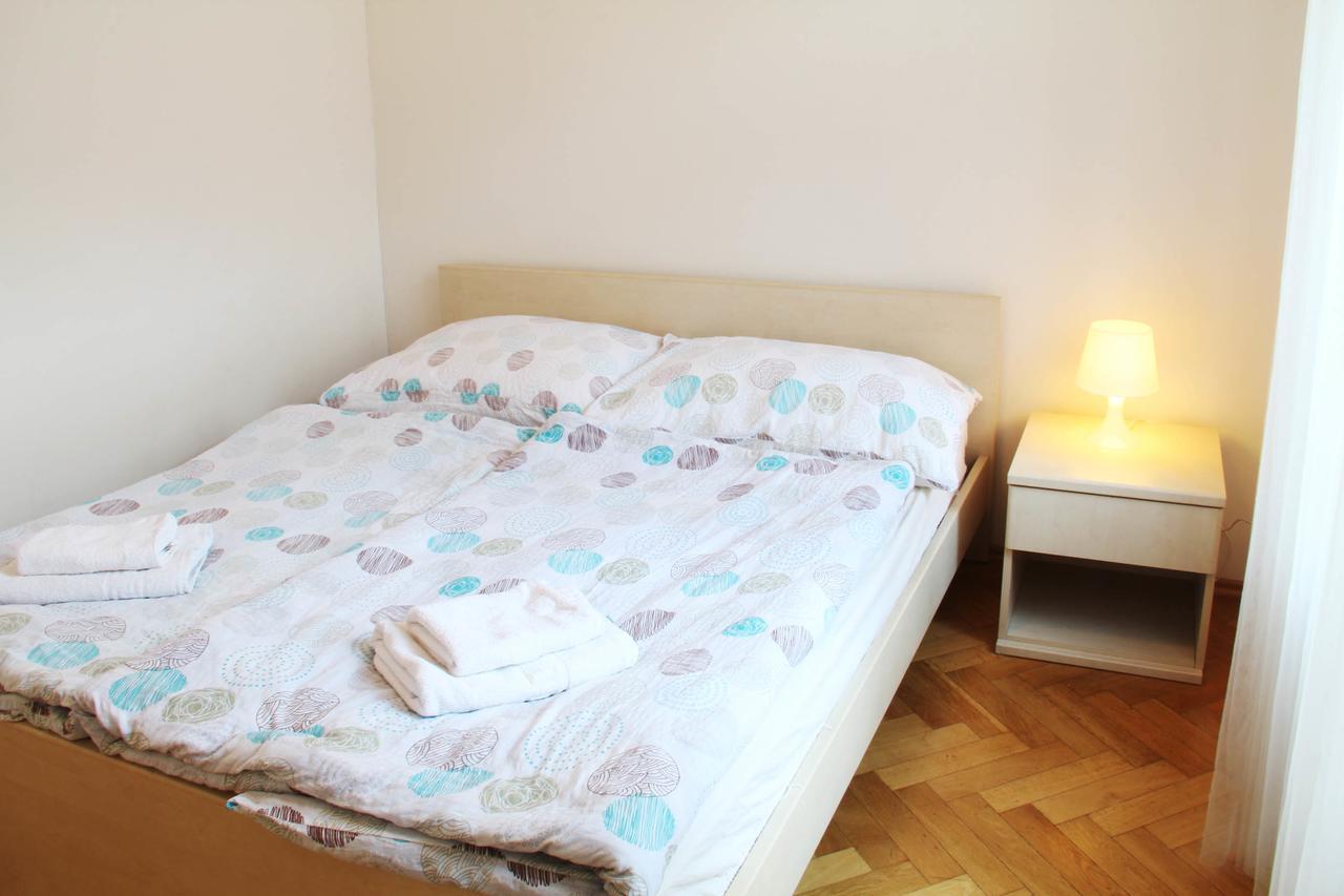 Residence Kostnicke Square Praha Bagian luar foto