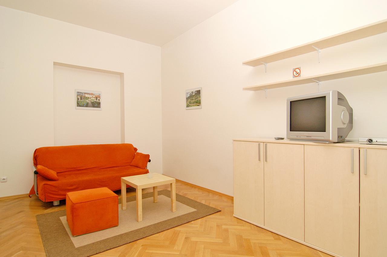 Residence Kostnicke Square Praha Bagian luar foto