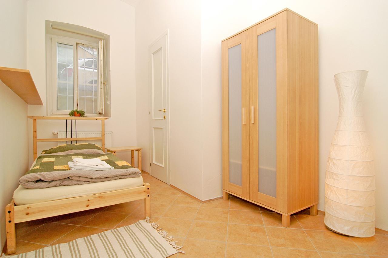 Residence Kostnicke Square Praha Bagian luar foto