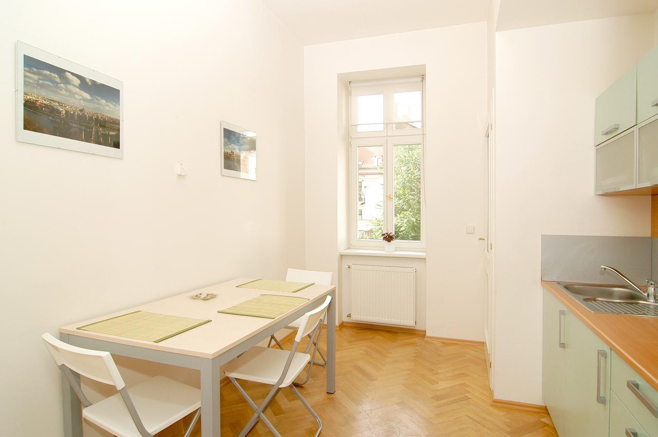 Residence Kostnicke Square Praha Bagian luar foto