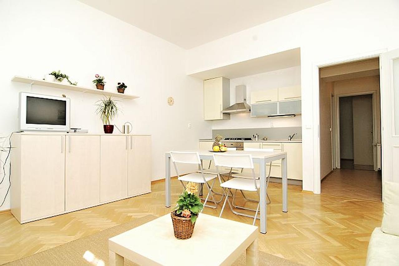Residence Kostnicke Square Praha Bagian luar foto