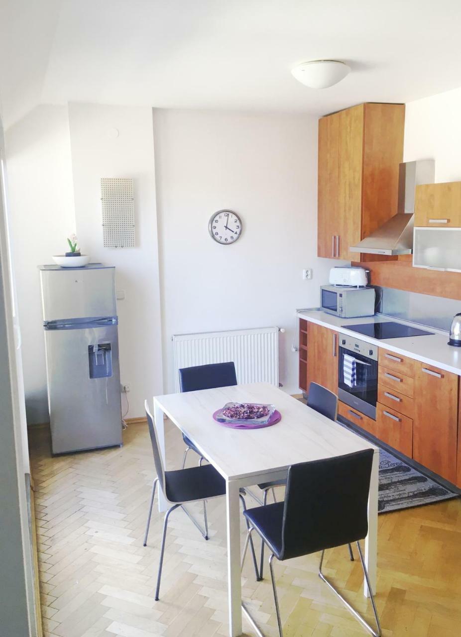 Residence Kostnicke Square Praha Bagian luar foto