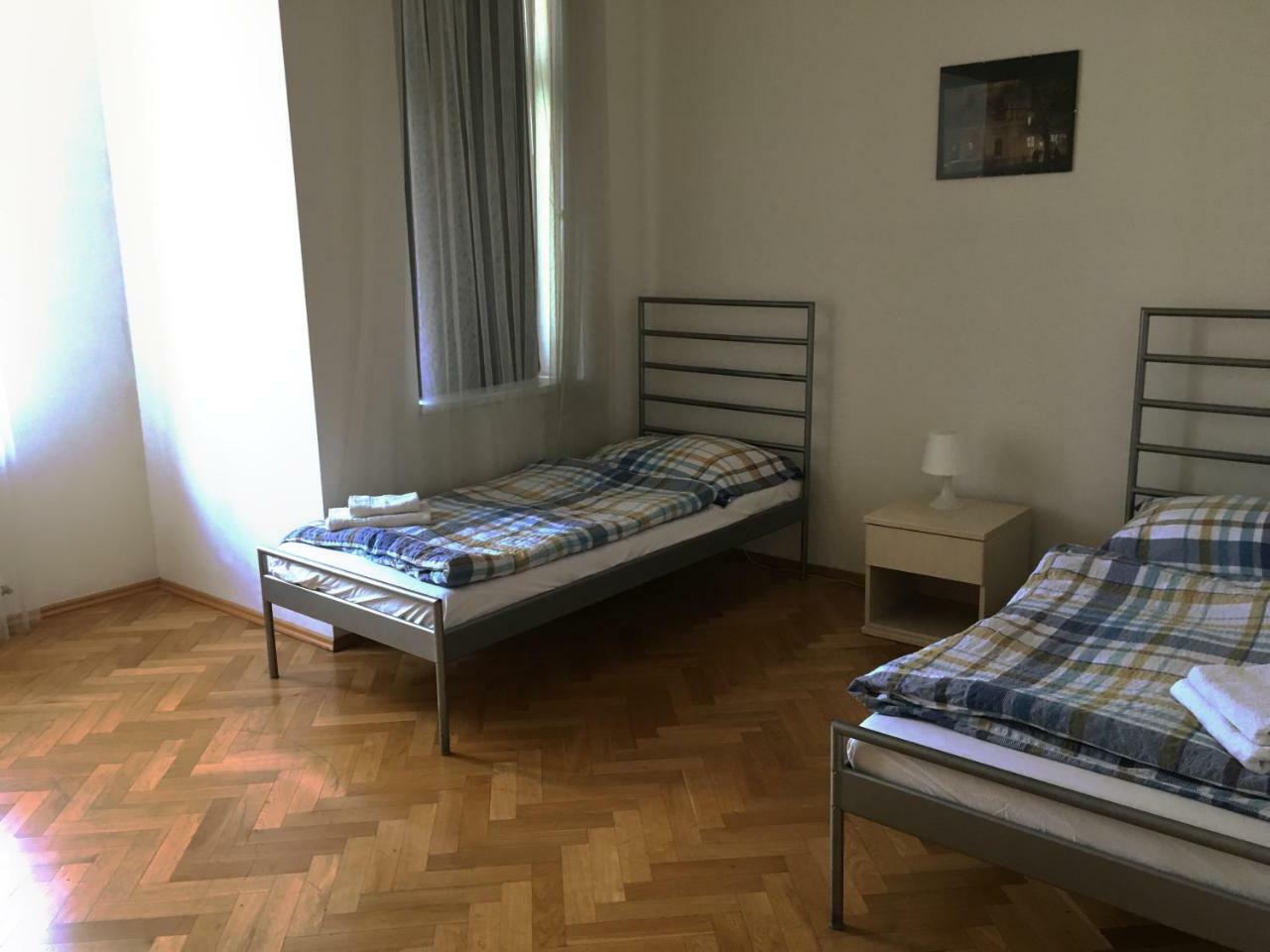 Residence Kostnicke Square Praha Bagian luar foto
