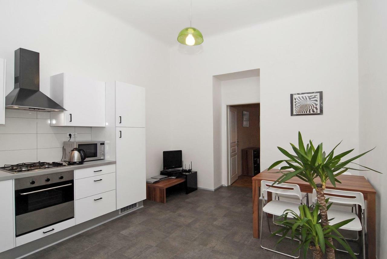 Residence Kostnicke Square Praha Bagian luar foto