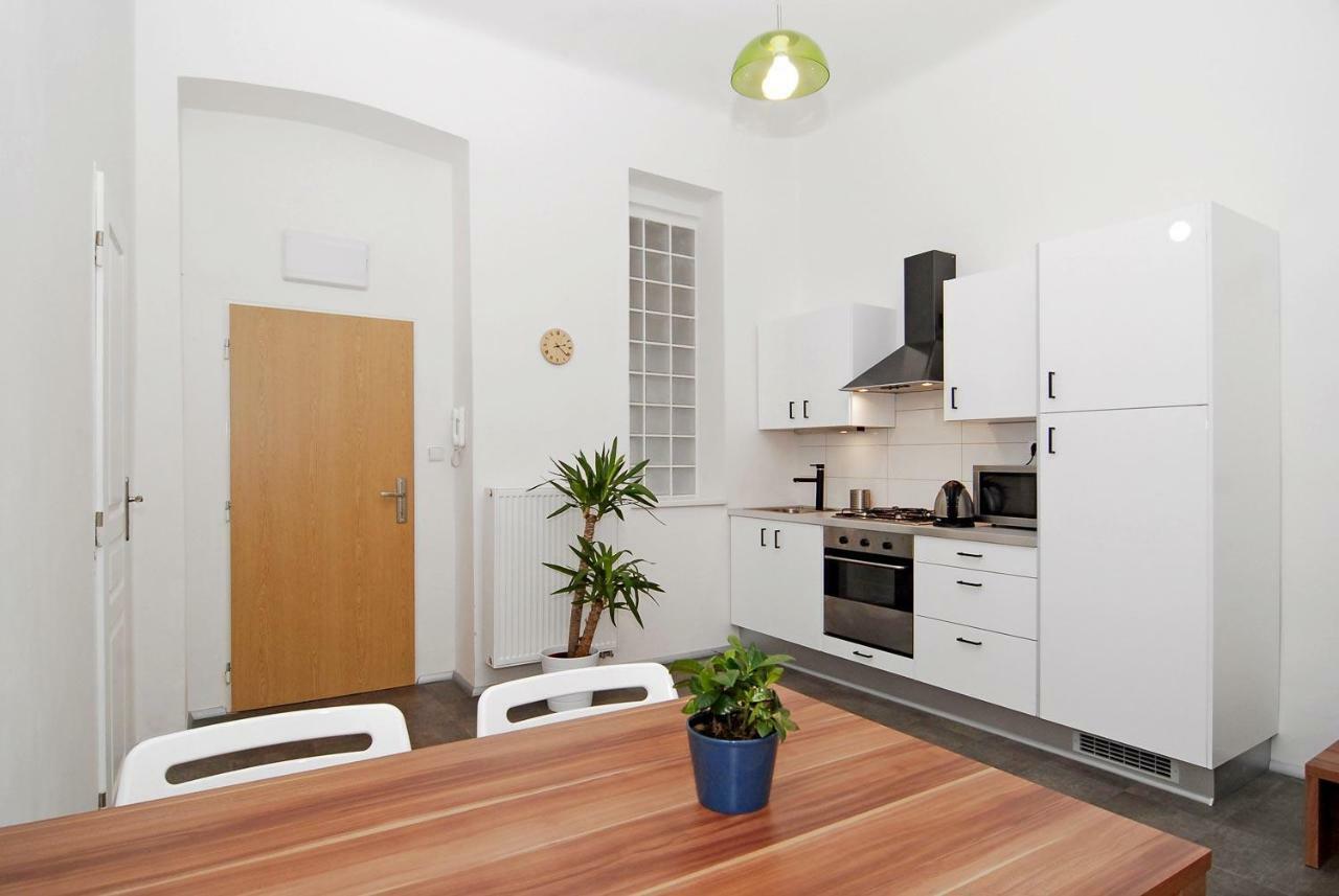 Residence Kostnicke Square Praha Bagian luar foto